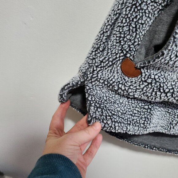 WANAKOME Kira Sherpa Hooded Vest Asymmetric Zip Wool Blend Grey Women's Small - Picture 6 of 16